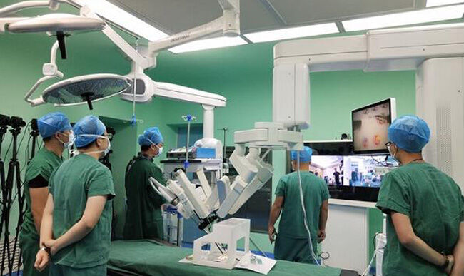 دقت بالای عمل جراحی در”سیستم رباتیک جراحی از راه دور سینا”